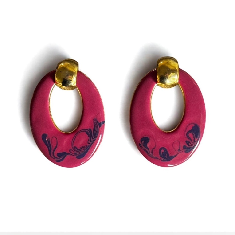 Vintage 1980s Pink Enamel Gold Tone Earrings Blue Swirl